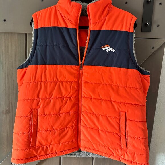Denver Broncos Sherpa NFL Team Apparel Reversible Puffer Vest - EUC - Picture 1 of 5
